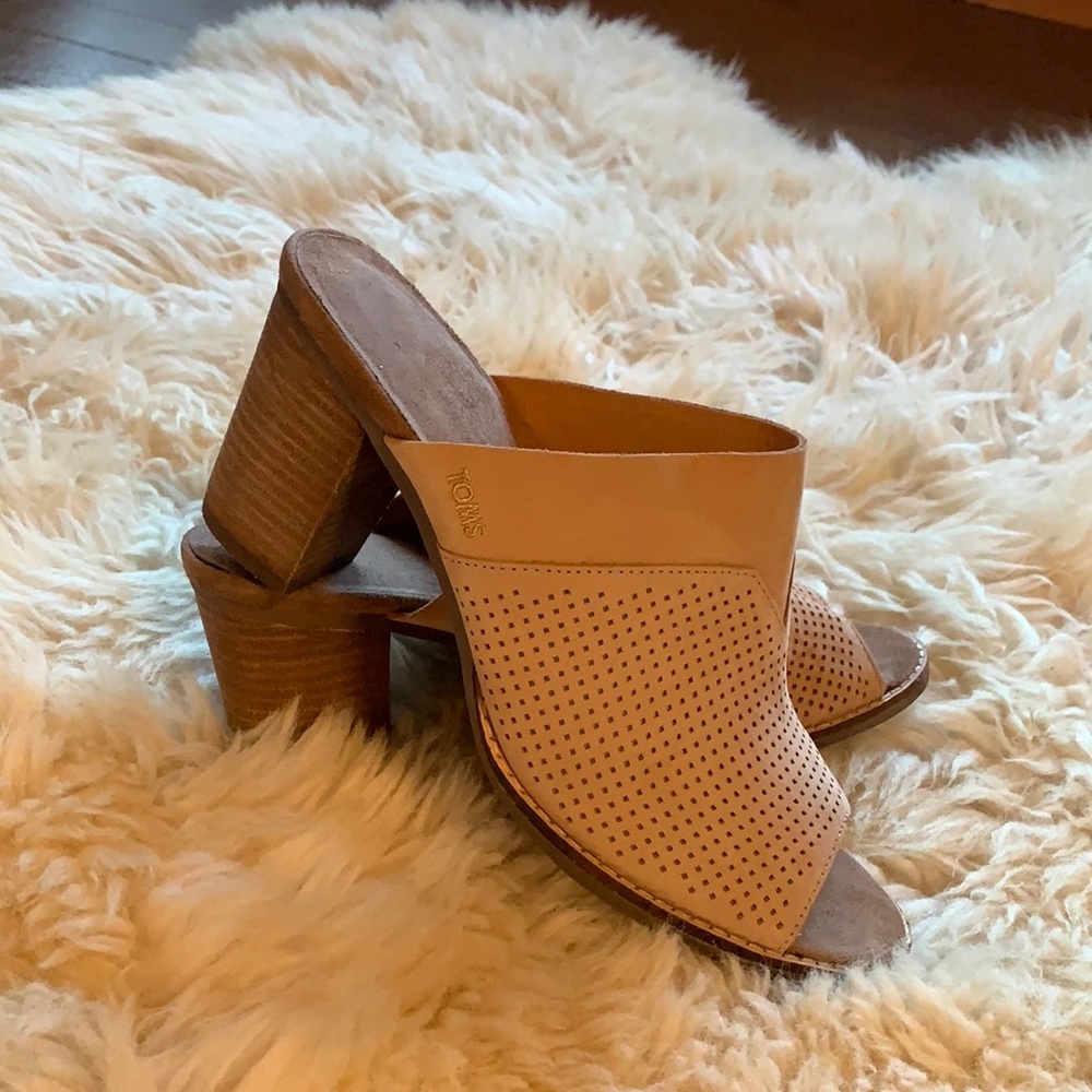 Toms nubuck nude mules